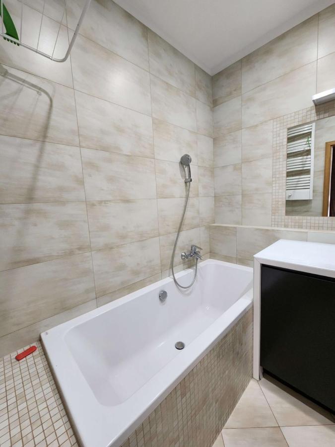 Nadmorski Dwor Modern Apartment กดัญสก์ ภายนอก รูปภาพ